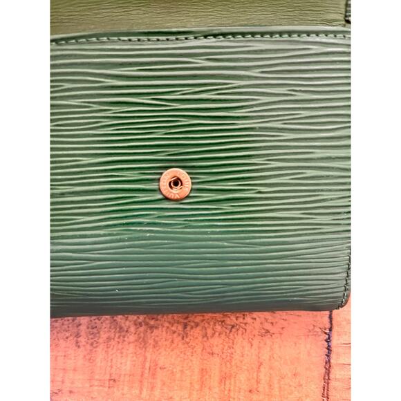 LOUIS VUITTON Green Epi Leather Small Compact Wallet - Picture 6 of 13